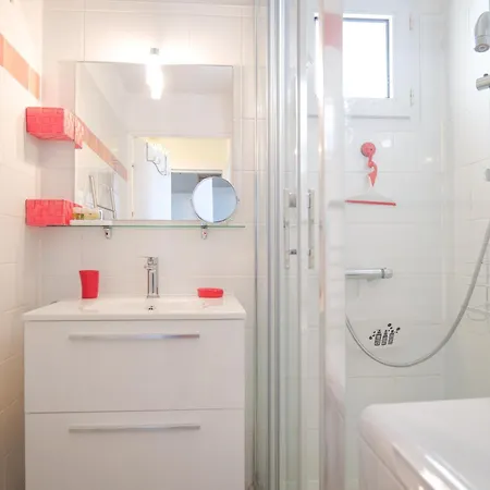 Avec Piscine Commune Quartier La Pironniere - 4 Personnes Apartment